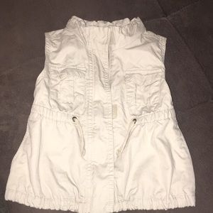 Old Navy khaki vest. Size 2t